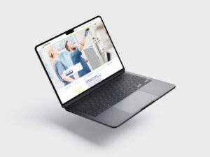 Laptop mit der Startseite von zk-om.de