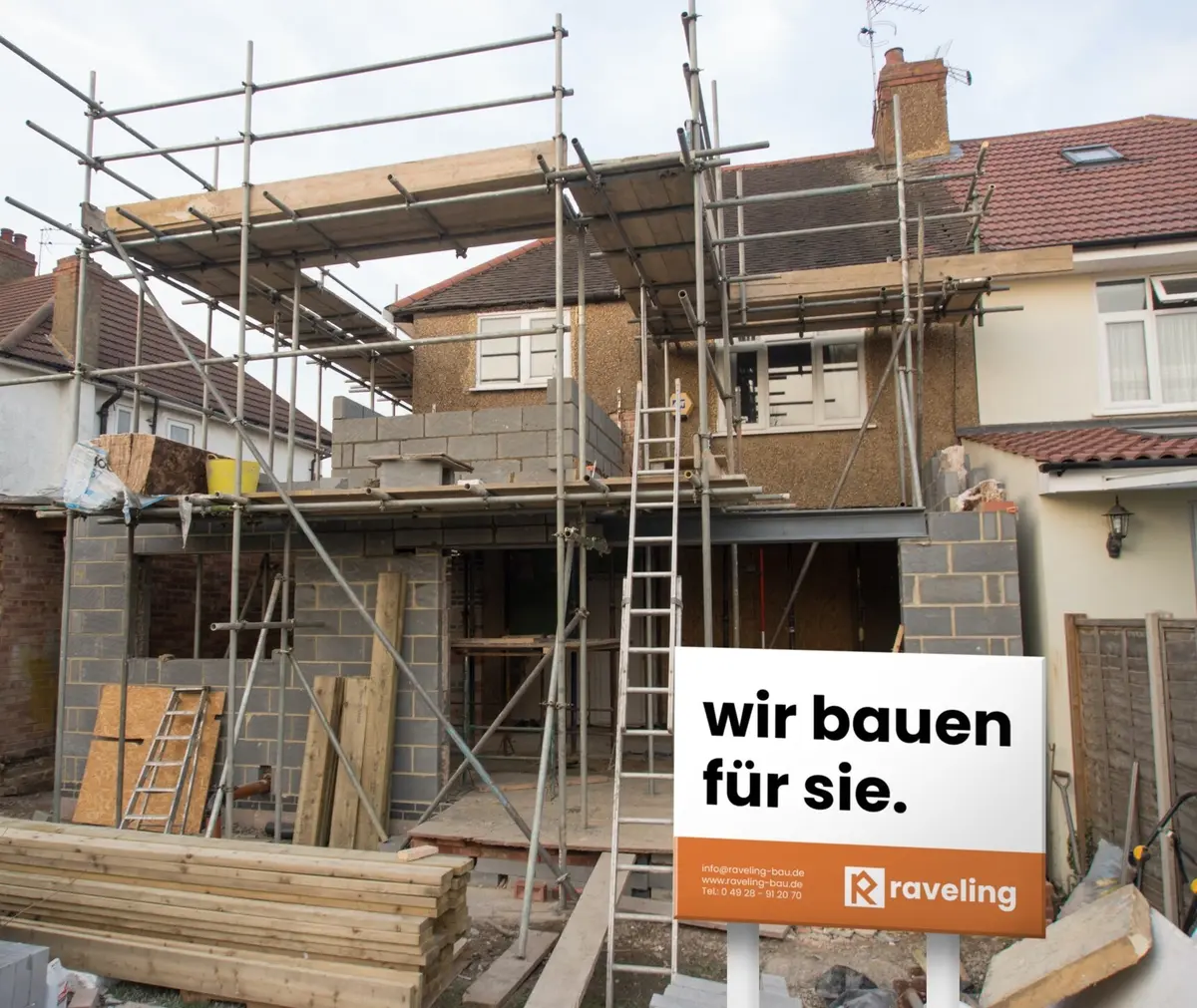 Bauschild wir bauen für sie. für Raveling Bau in Ihlow-Ochtelbur